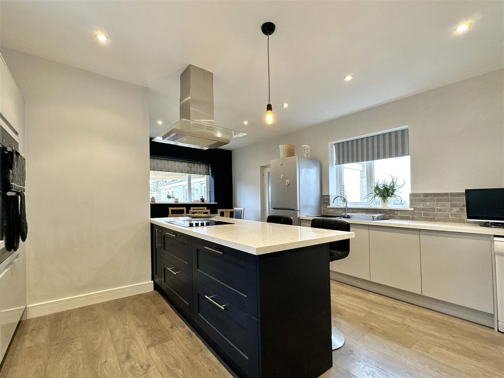 Property photo 2 of 18 Kitchen Diner.Jpg