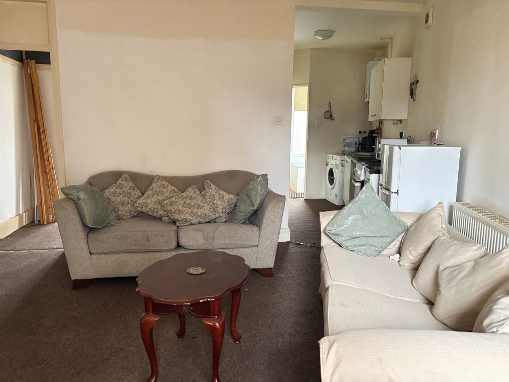 Property photo 3 of 6 Furnished