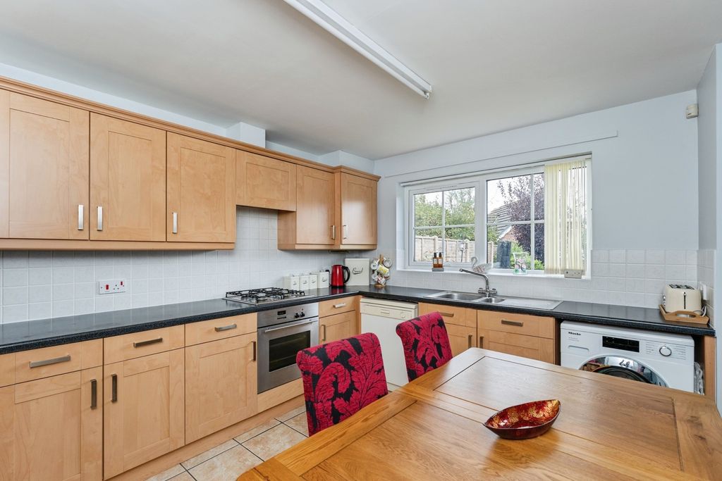 Property photo 3 of 19 Breakfast Kitchen