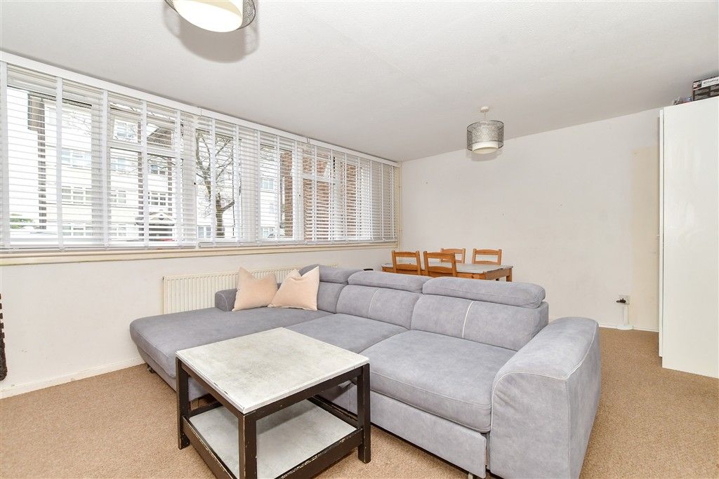 Property photo 1 of 7 Lounge/Diner