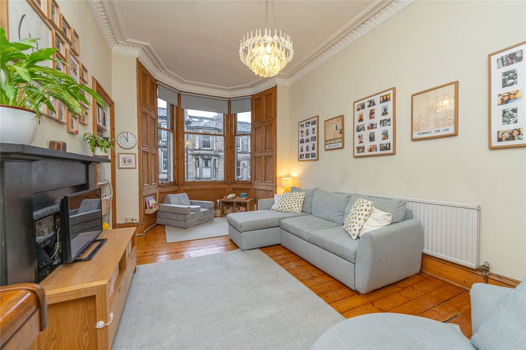 Property photo 3 of 23 Lounge Alt