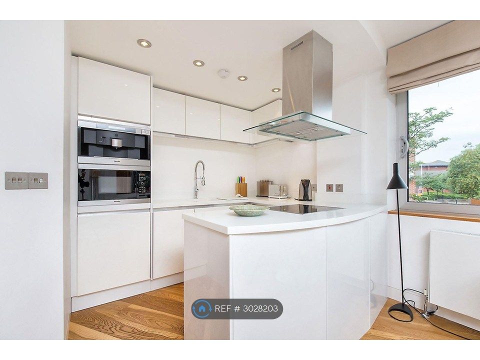 Property photo 3 of 9 Kitchen