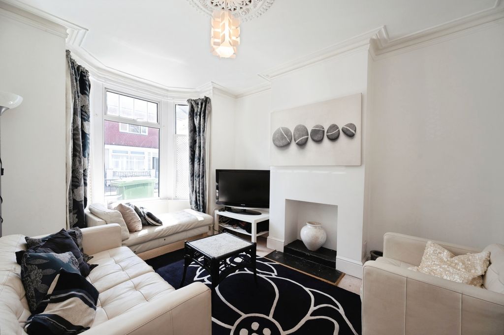 Property photo 2 of 14 Pbox-Img.Jpg