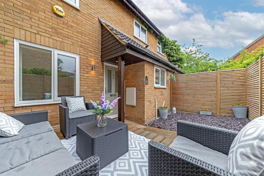 Property photo 1 of 21 16Tilsworthwalk-8.Jpg