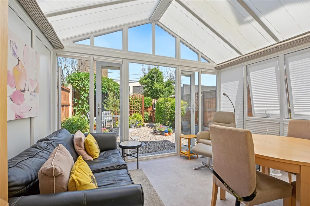 Property photo 3 of 21 Sunroom_2.Jpeg