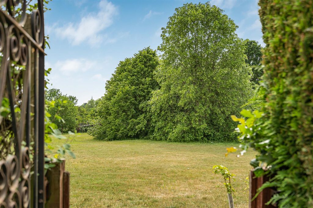 Property photo 3 of 17 2_83433.Jpg