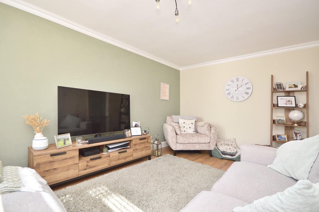 Property photo 3 of 19 Sitting Room