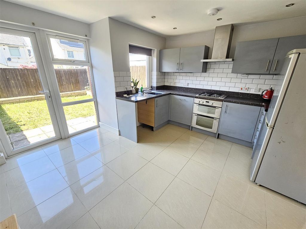 Property photo 3 of 18 Kitchen.Jpg