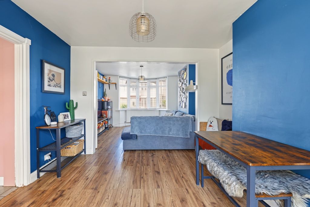 Property photo 2 of 19 5427774