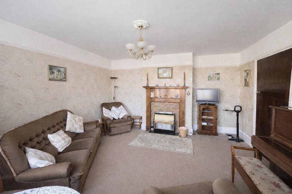 Property photo 2 of 34 Living Room