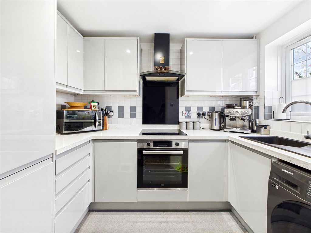 Property photo 2 of 12 Picture 2