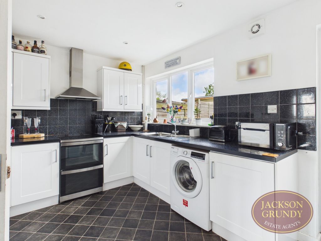 Property photo 3 of 12 Spencer Road