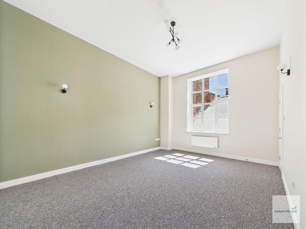 Property photo 3 of 9 Cam03394G0-Pr0324-Still006