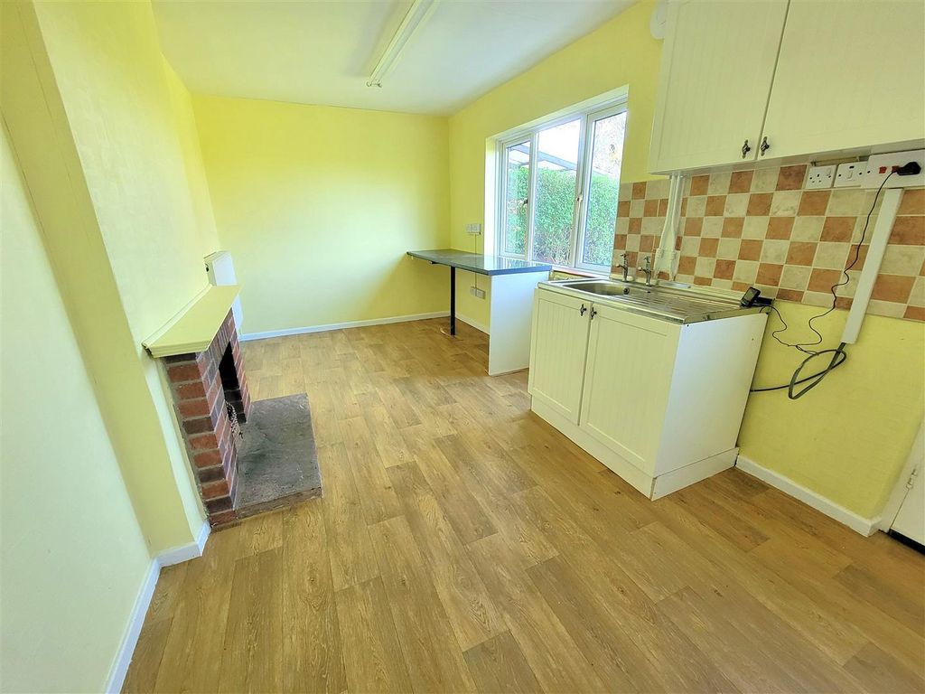 Property photo 3 of 20 Kitchen