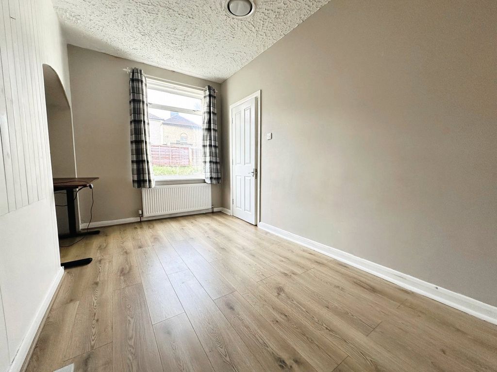 Property photo 3 of 17 Picture 3