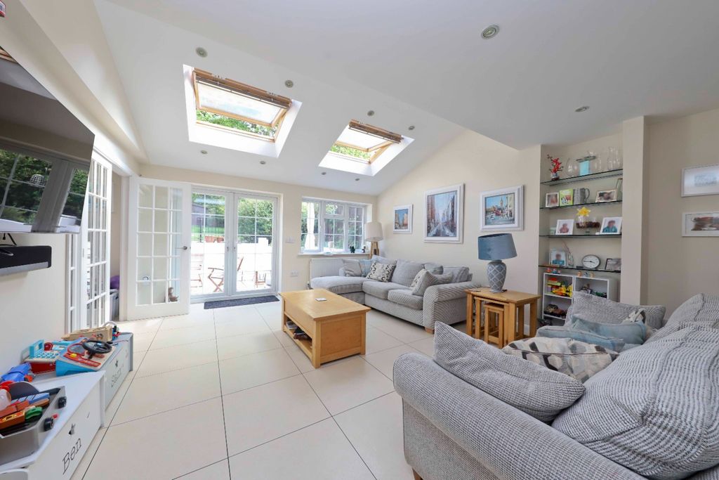 Property photo 2 of 18 4186254