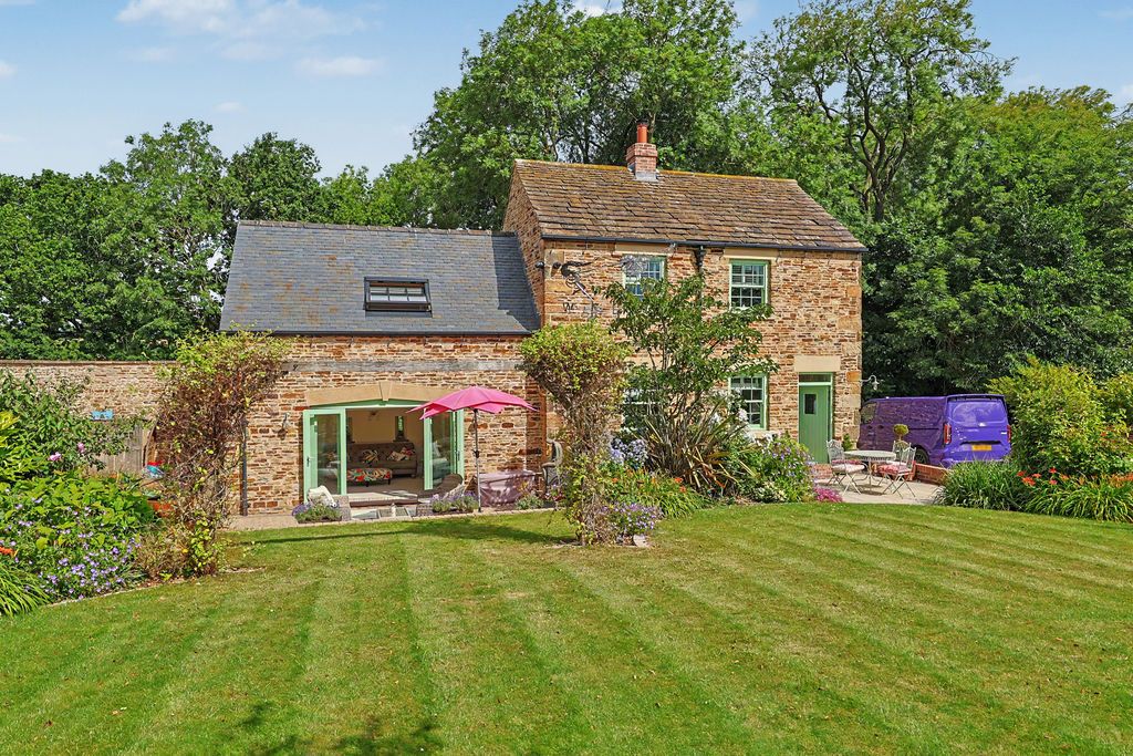Property photo 1 of 51 Garden