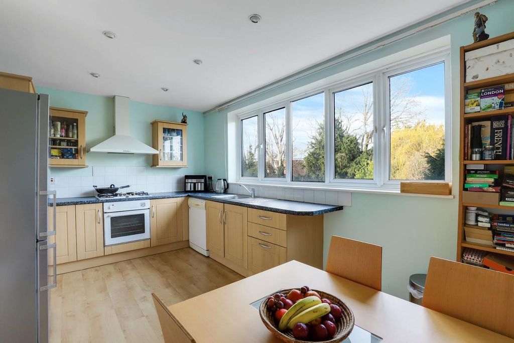 Property photo 3 of 13 04-3F75Jhpropworld - 10 Border Road - 25-Medium.Jp