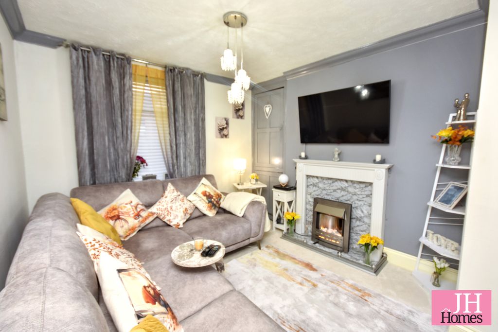 Property photo 2 of 21