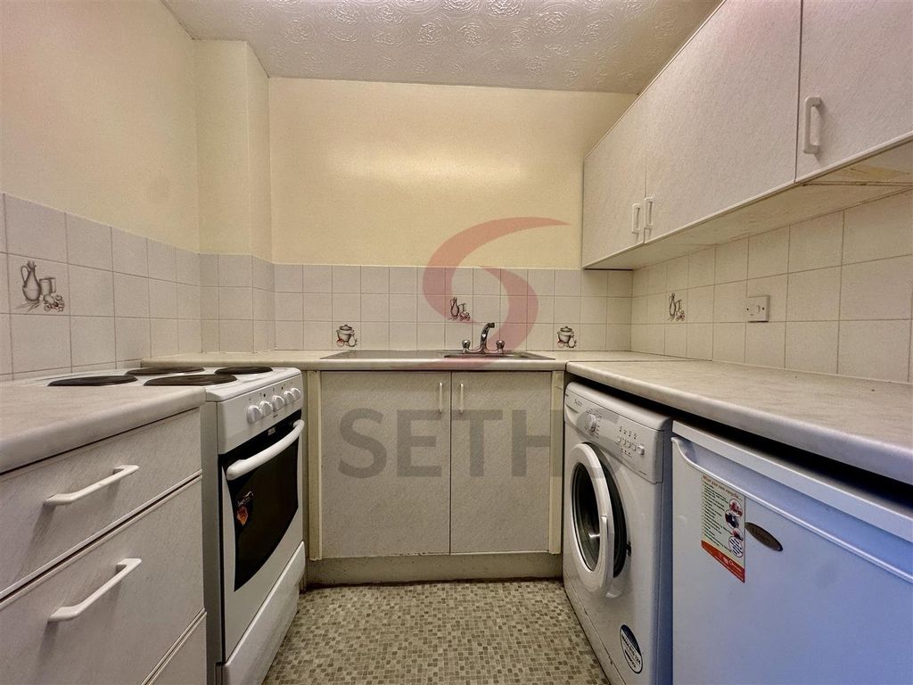 Property photo 3 of 5 Kitchen