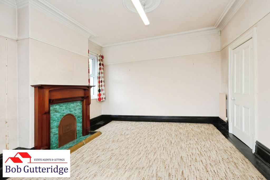 Property photo 3 of 36 Bay Fronted Lounge