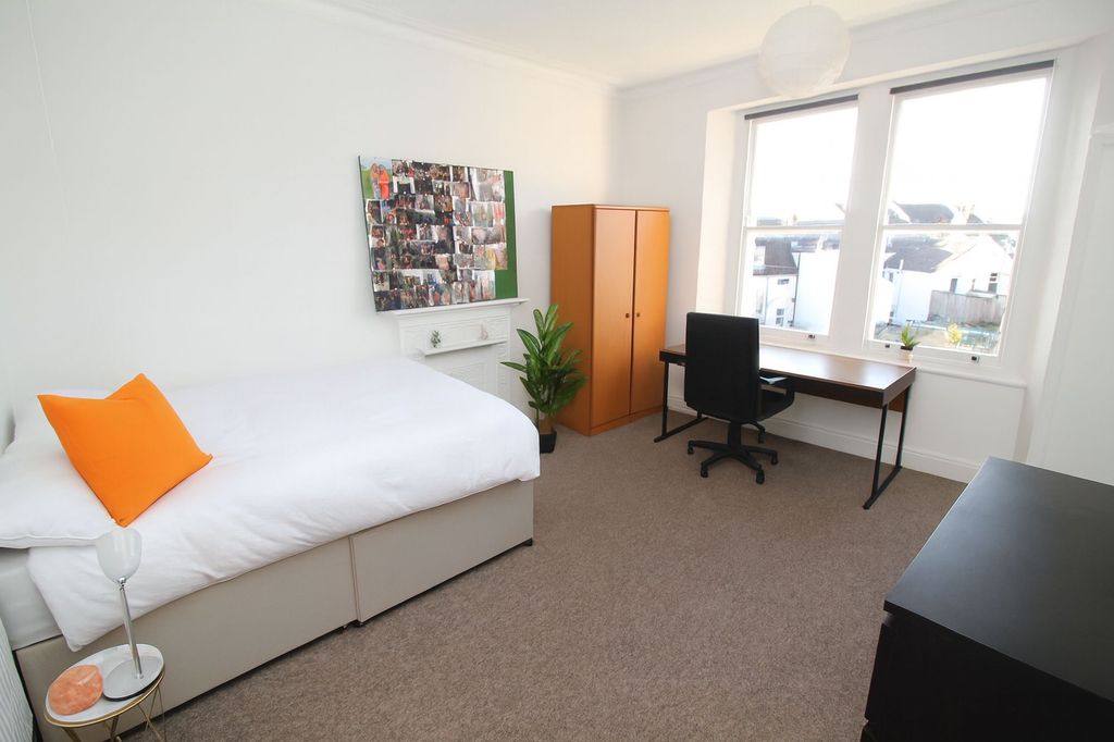 Property photo 1 of 4