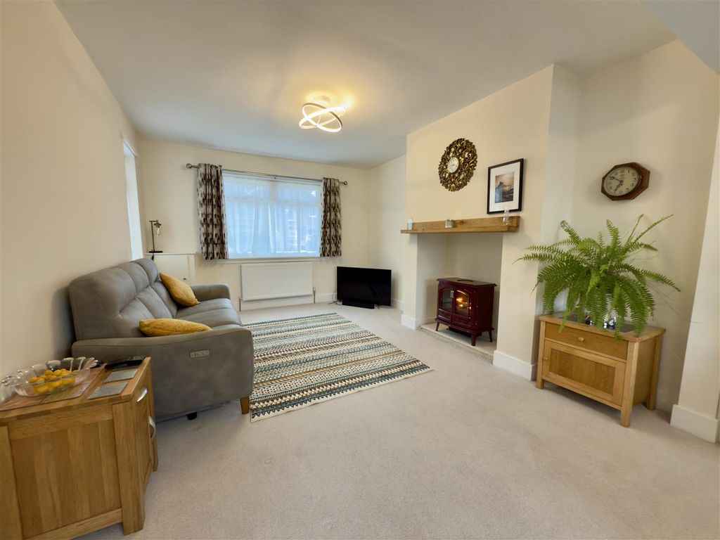Property photo 2 of 10 Lounge