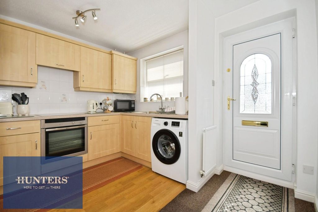 Property photo 3 of 12 Kitchen 5.Jpg