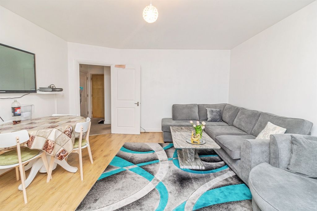 Property photo 3 of 14