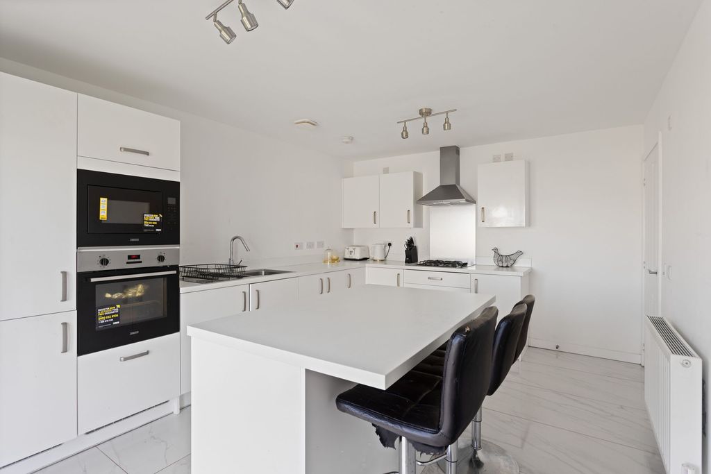 Property photo 2 of 46 Kitchen