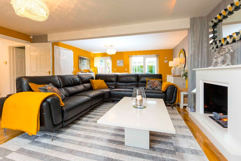 Property photo 2 of 52