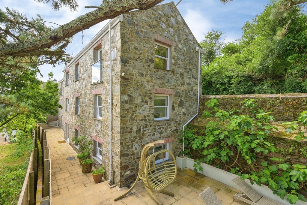 Property photo 1 of 34