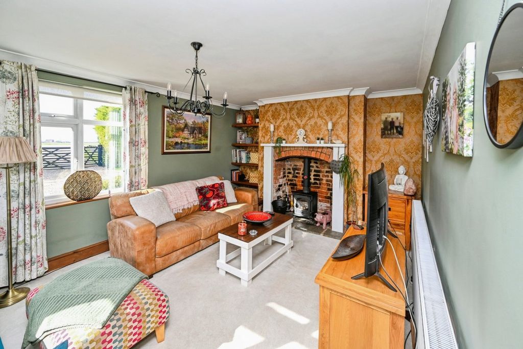 Property photo 2 of 25