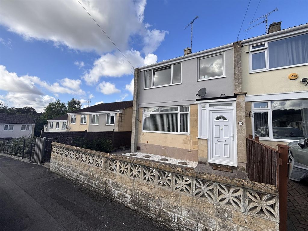 Property photo 1 of 7 Harcourt Garden