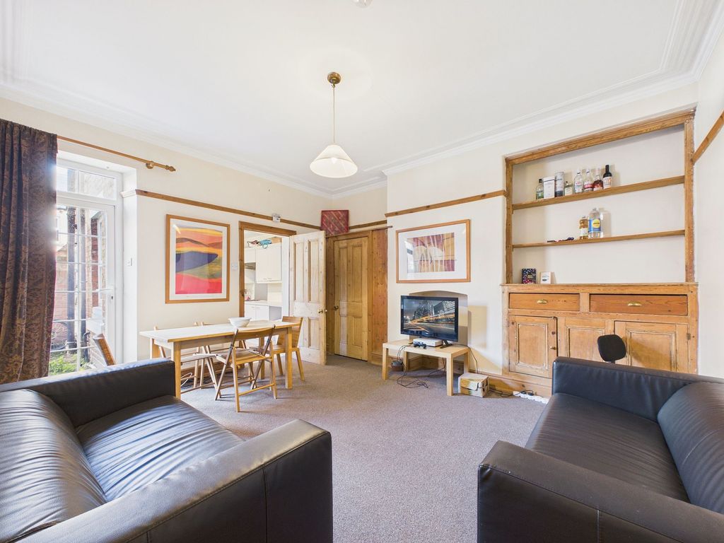 Property photo 2 of 6 Lounge