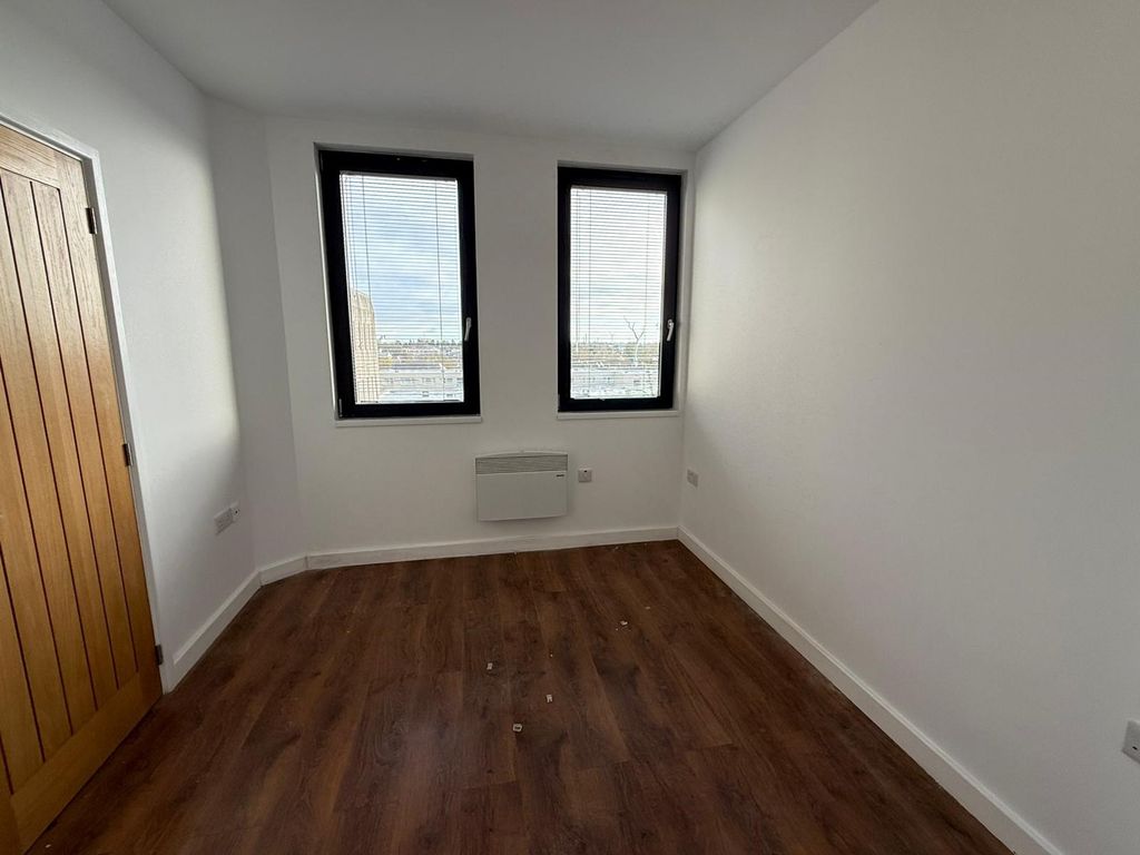 Property photo 3 of 7 Bedroom 1