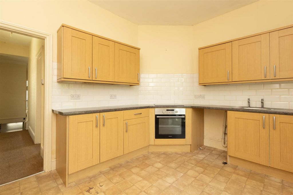 Property photo 3 of 12 Kitchen