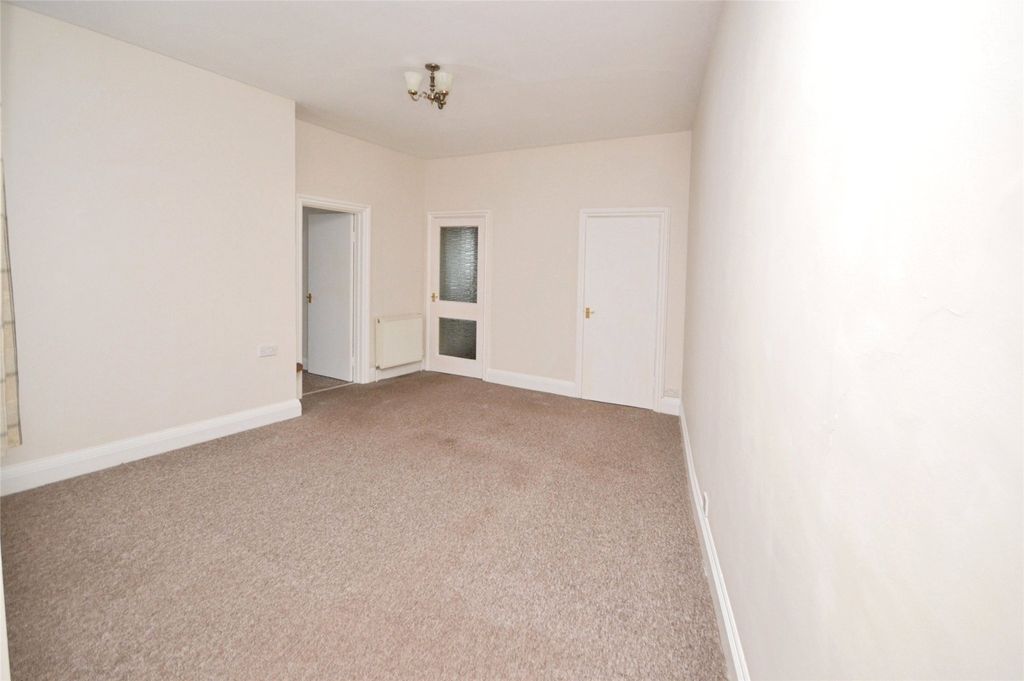 Property photo 3 of 11 Picture No. 18