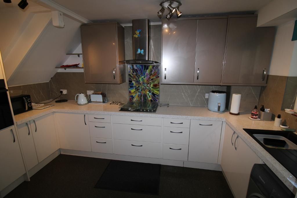 Property photo 3 of 14 Kitchen