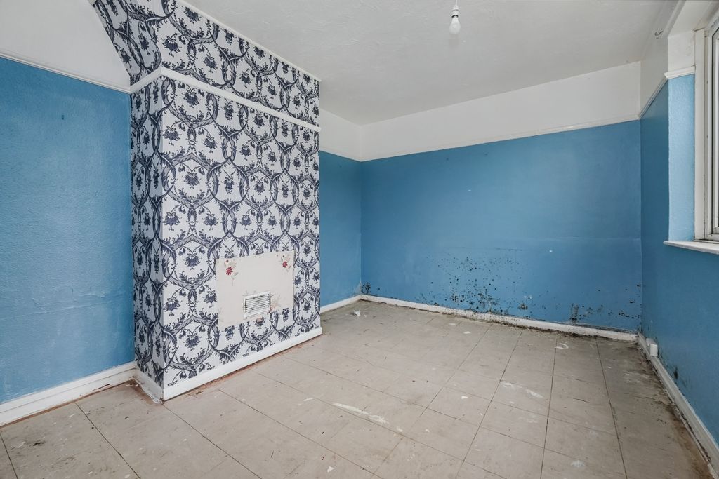Property photo 3 of 19 Flat 83 Rectory Road, 79-85 Rectory, Sittingbourne, Kent, Me10 4Lb