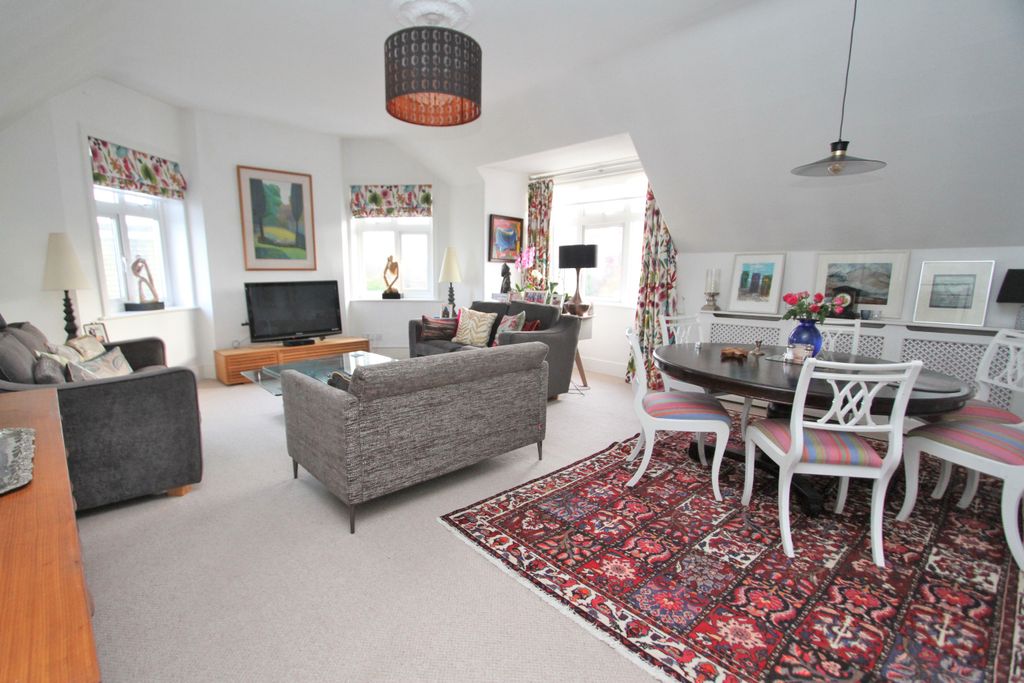 Property photo 3 of 21