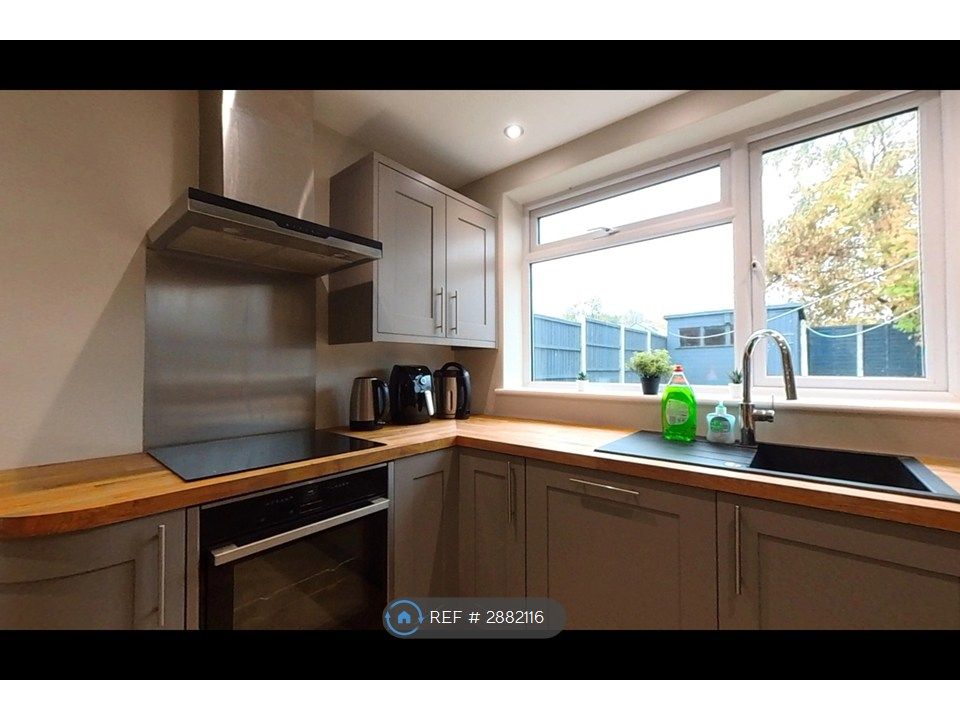 Property photo 2 of 26 Kitchen