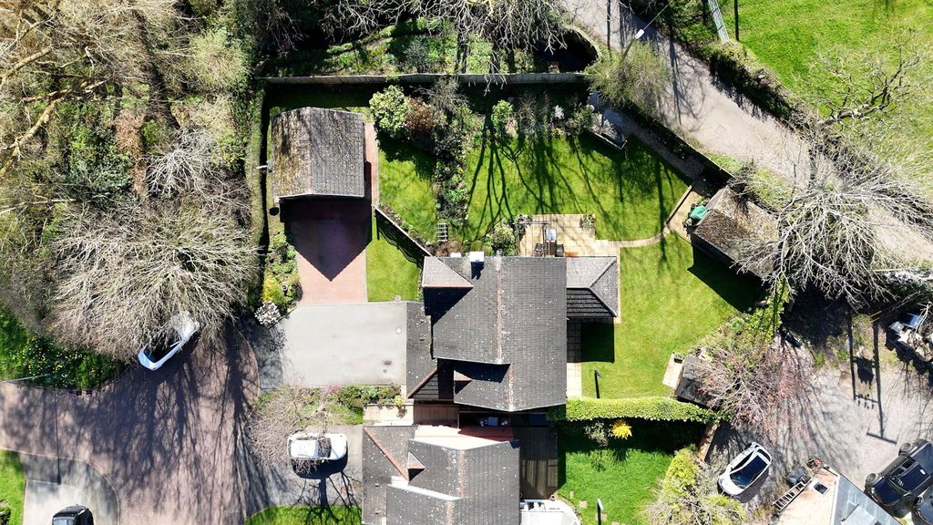 Property photo 2 of 39