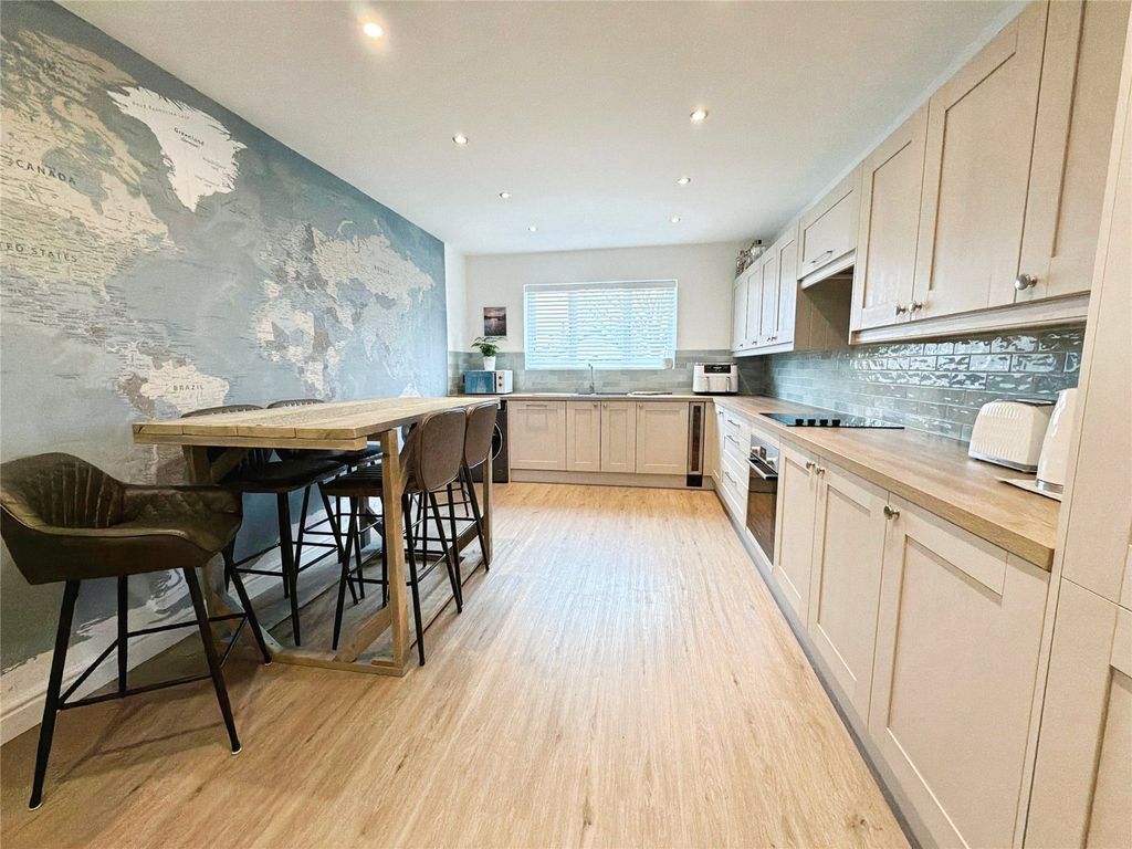 Property photo 3 of 21 Kitchen/Dining Room