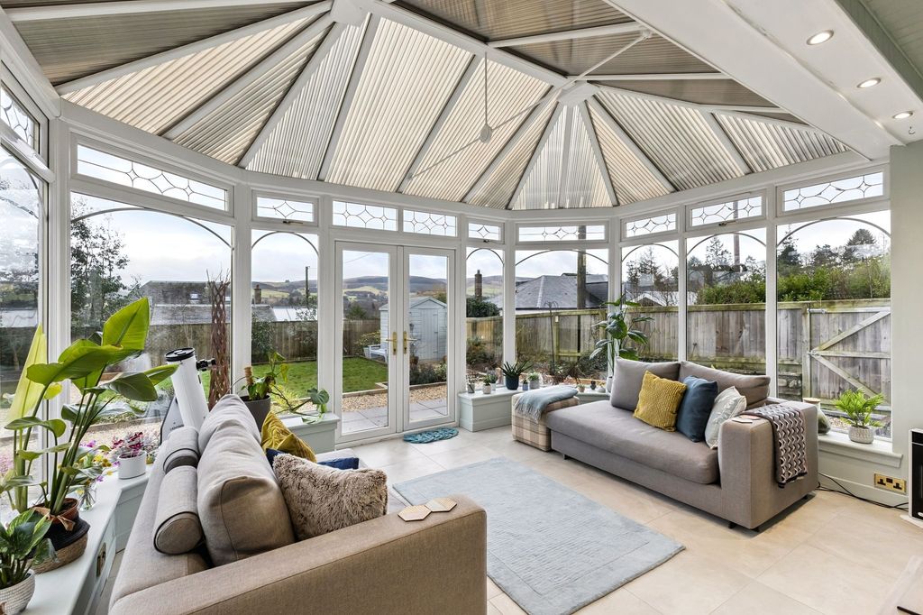 Property photo 3 of 27