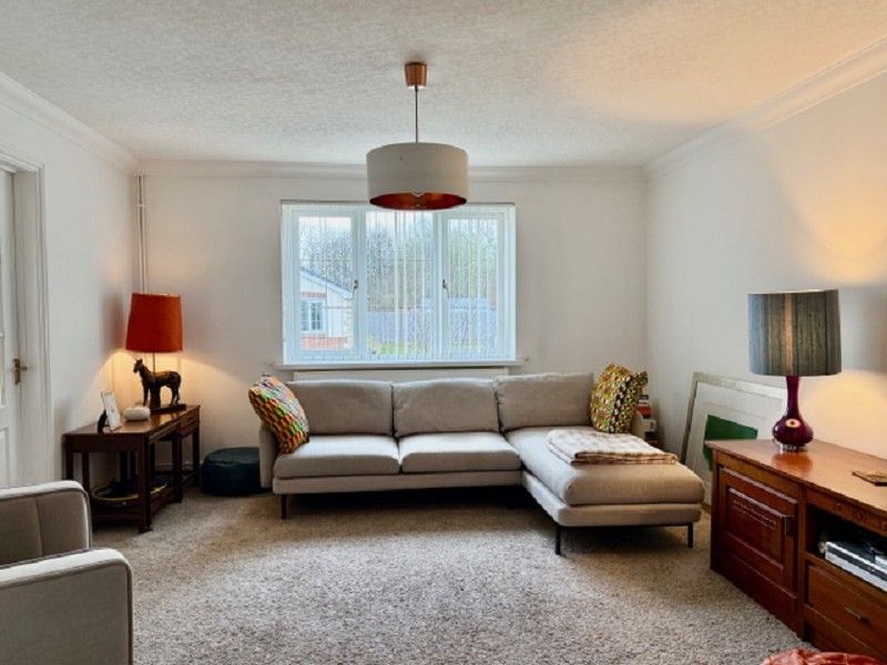 Property photo 2 of 15 Lounge