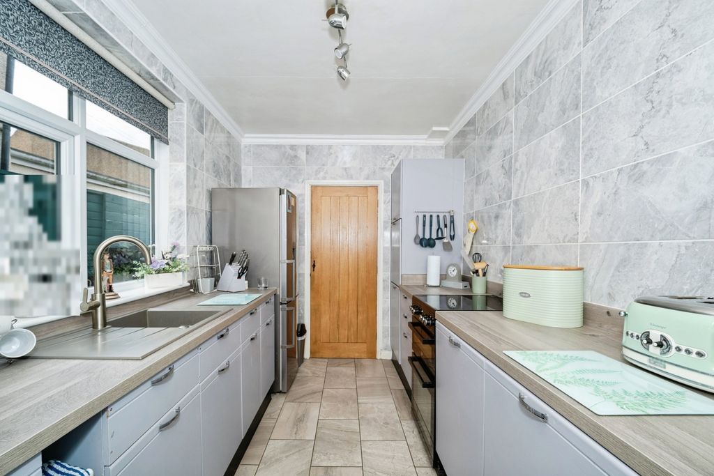 Property photo 3 of 27 Pbox-Img.Jpg
