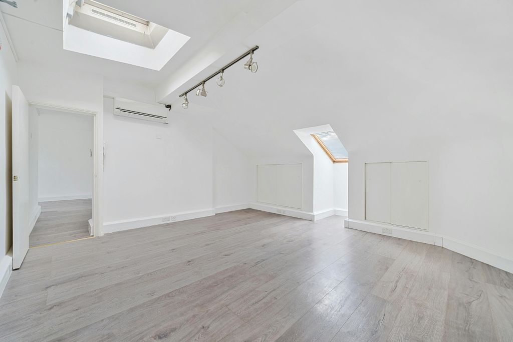 Property photo 2 of 18 1280897 9.Jpg