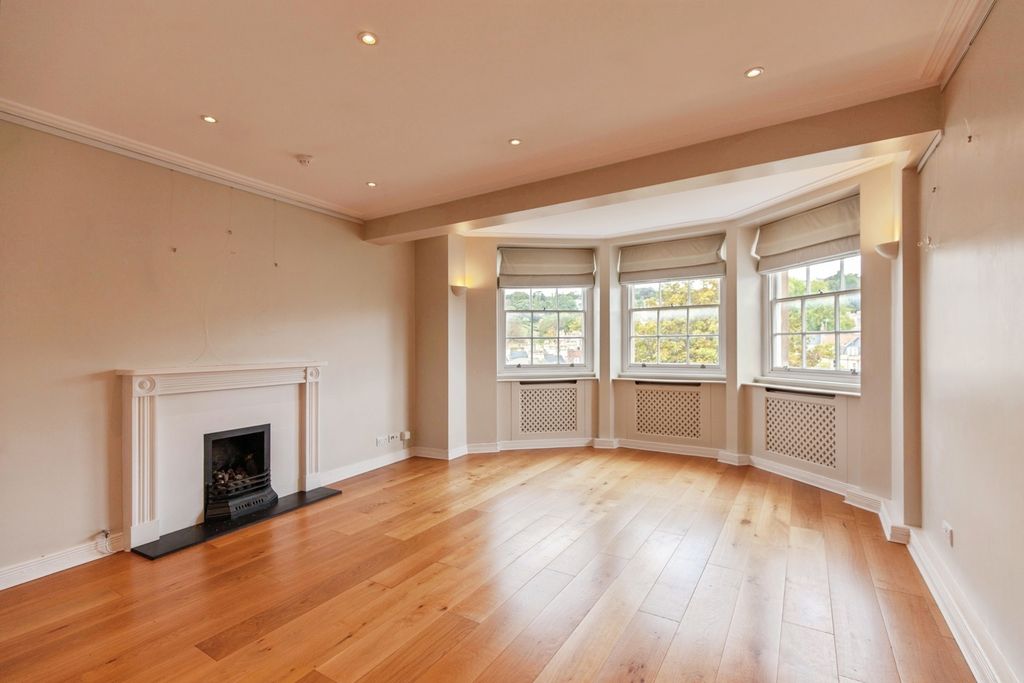 Property photo 2 of 19 Pbox-Img.Jpg