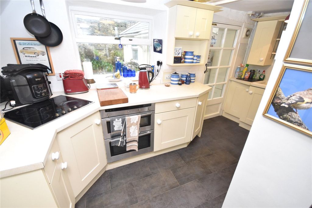 Property photo 3 of 13 Kitchen